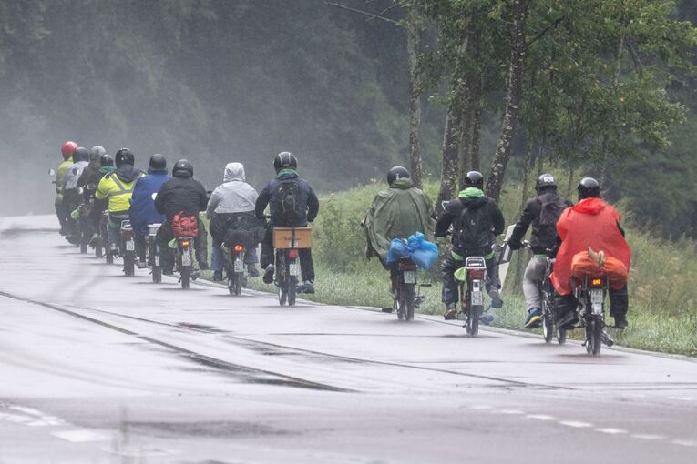 Zweiradfahrer im Regen