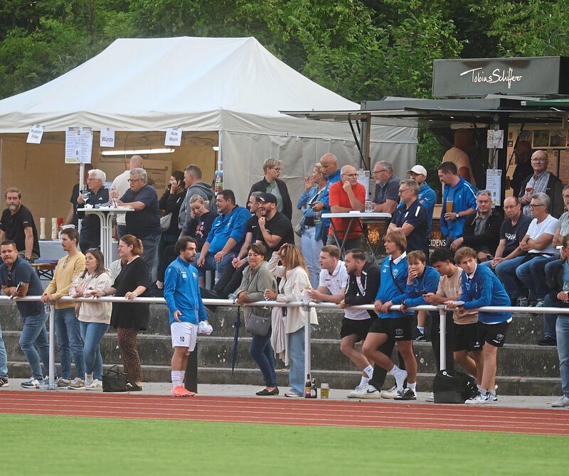 Gut besuchte Zuschauerränge in Bönnigheim. Gut besuchte Zuschauerränge in Bönnigheim.
