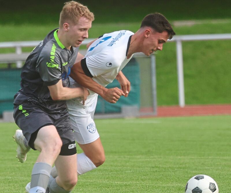 Das Eröffnungsspiel zwischen Bönnigheim (weiß) und Hohenhaslach/Freudental. Das Eröffnungsspiel zwischen Bönnigheim (weiß) und Hohenhaslach/Freudental.