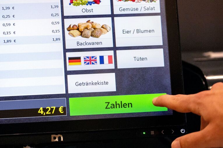 Bargeldloses Zahlen im Supermarkt