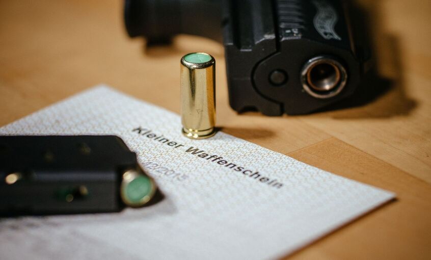 Kleiner Waffenschein und Schreckschuss-Pistole "Walther P22"