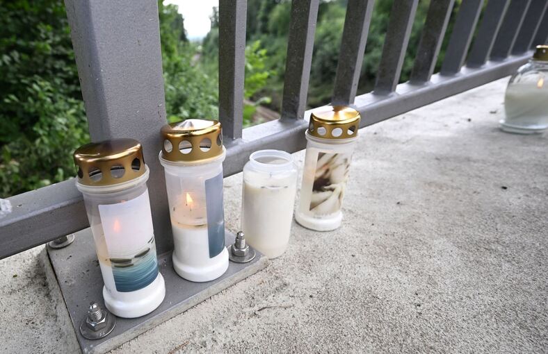 Gedenken an die Opfer des tödlichen Zugunglücks