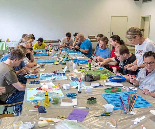 Viel Blau war am Freitag auf den Werken zum Thema „Ich träume vom Meer und mehr“ zu sehen.