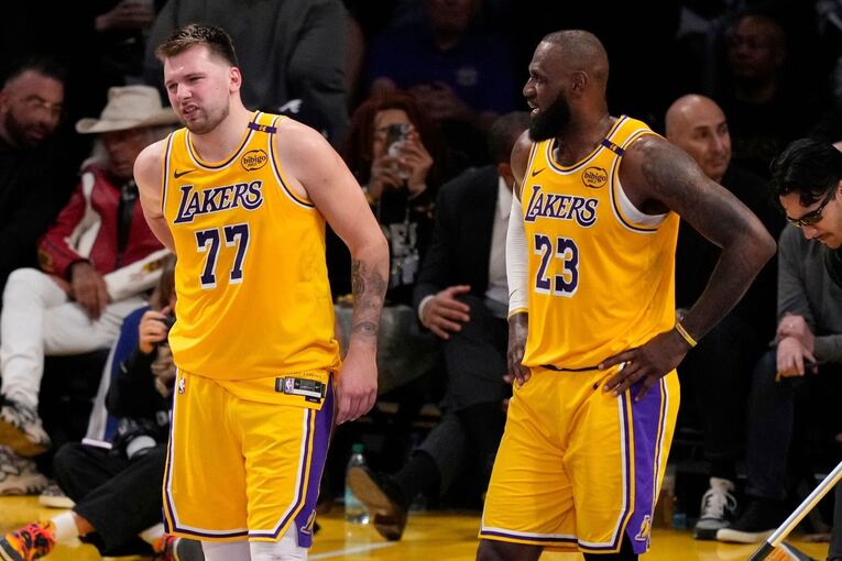 Luka Doncic (l)