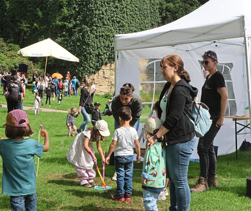 Das Märchenfest war trotz des kühlen Wetters gut besucht. Das Märchenfest war trotz des kühlen Wetters gut besucht.