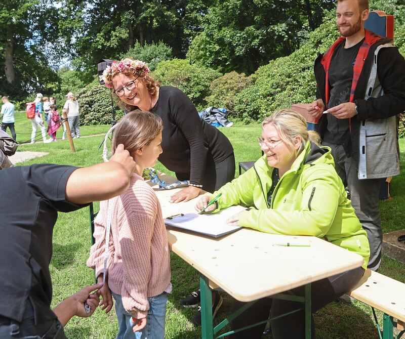 Die Jury notierte die Zopflängen ganz genau. Die Jury notierte die Zopflängen ganz genau.