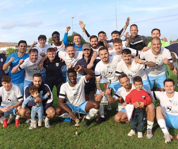 Jubel beim Pokalgewinner Spvgg Besigheim . Jubel beim Pokalgewinner Spvgg Besigheim .