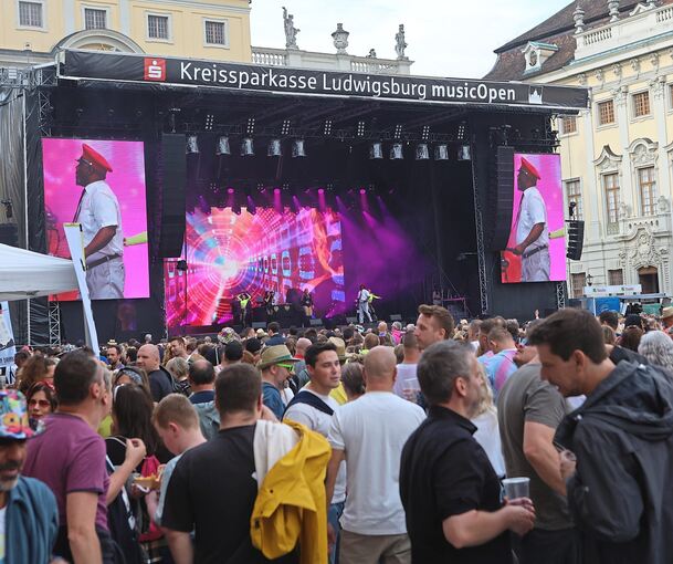 Viele Besucher der 90er-Party sind enttäuscht.