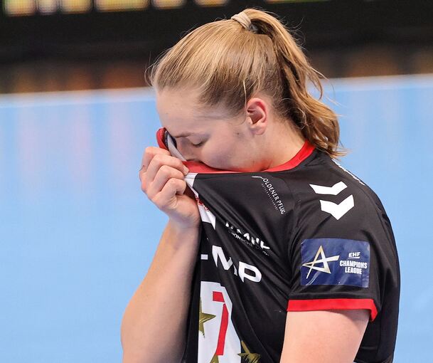 Viola Leuchter und die Ludwigsburger Handballerinnen können es nicht fassen. Bereits nach einer Saison droht dem mit vielen Hoffnungen gestarteten Projekt HBL das Aus.