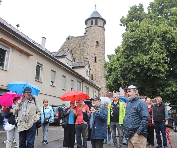 Stadtführungen mit Kurt Sartorius (Mitte) sind lehrreich und unterhaltsam.