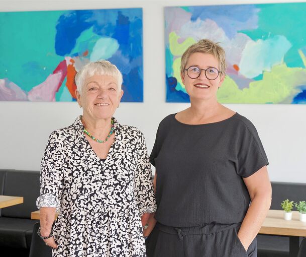 Eva Herbst-Schetter (links) und Silke Rapp sind die Frauen der ersten Stunde: 2010 gründeten sie mit Mitstreiterinnen den Verein Tragwerk. Ganz vorne in der Satzung: Inklusion und Teilhabe.