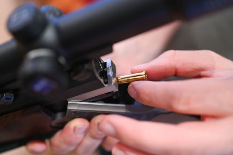 Munitionspatronen und Jagdgewehr Munitionspatronen und Jagdgewehr