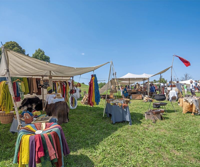 Das historische Lagerleben ist eine bunte Angelegenheit. Das historische Lagerleben ist eine bunte Angelegenheit.