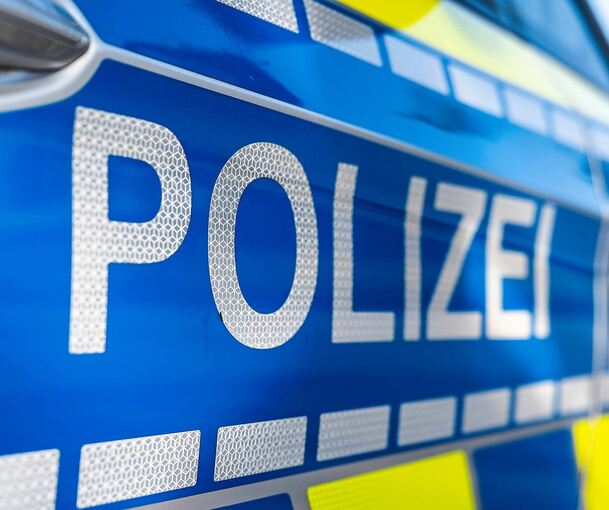 Nach Angaben der Polizei entstand bei dem Unfall ein Schaden von mehr als 20.000 Euro. Nach Angaben der Polizei entstand bei dem Unfall ein Schaden von mehr als 20.000 Euro.