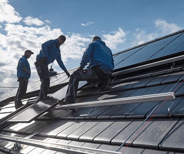 Die Leistung der kreiseigenen Photovoltaikanlagen hat sich seit 2023 mehr als verdoppelt und liegt inzwischen bei rund 970 Kilowattpeak.