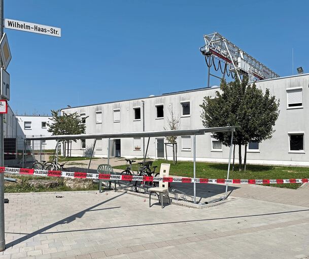 Der Tatort am Tag, nachdem die Schüsse im Bereich der Gemeinschaftsunterkunft gefallen waren.