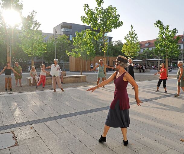 Zeitgenössischer Tanz auf dem Ludwigsburger Arsenalplatz.
