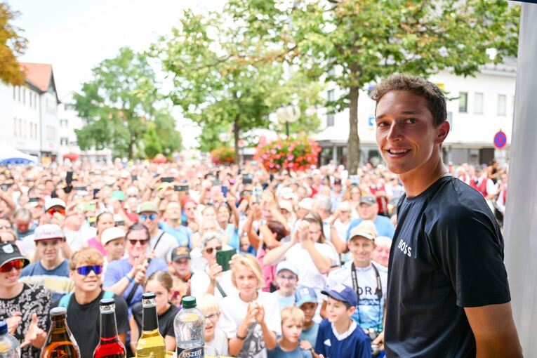 Radsportler Lipowitz in seiner Heimatstadt Laichingen empfangen