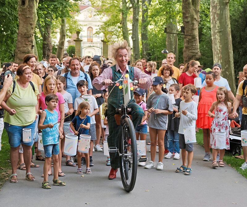 Los geht‘s auf den Rundgang.