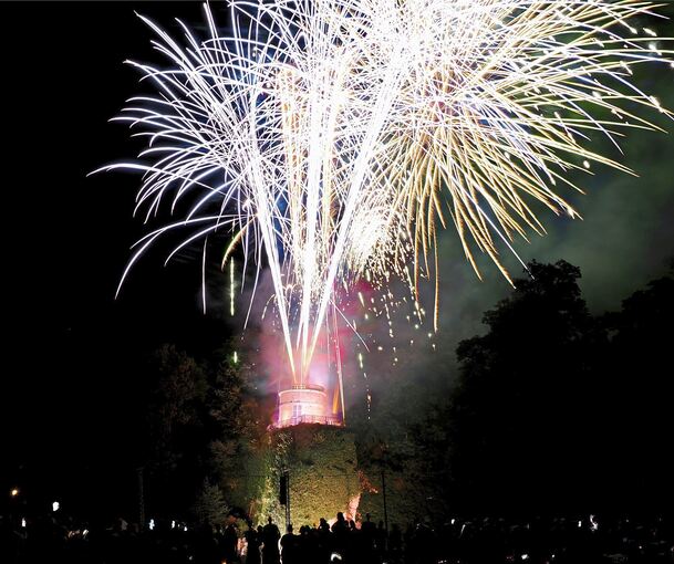 Der Lichterzauber mit Feuerwerk im Blühenden Barock gehört für viele Menschen zu den Highlights im Veranstaltungsjahr.