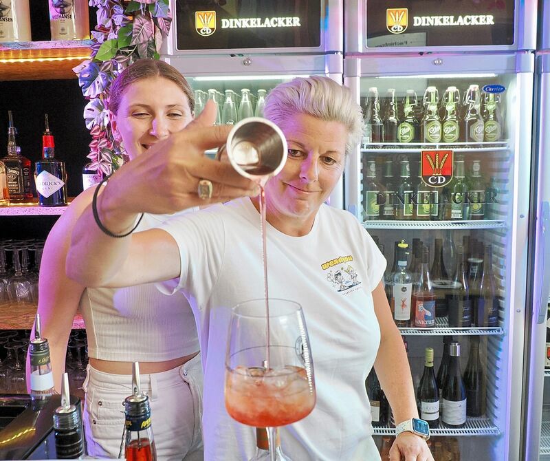 Claudia Hoppe an der Hi.Francky-Bar...
