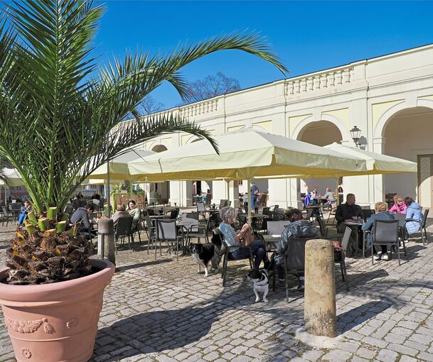Das Café Schlosswache ist bei Schlossbesuchern beliebt.