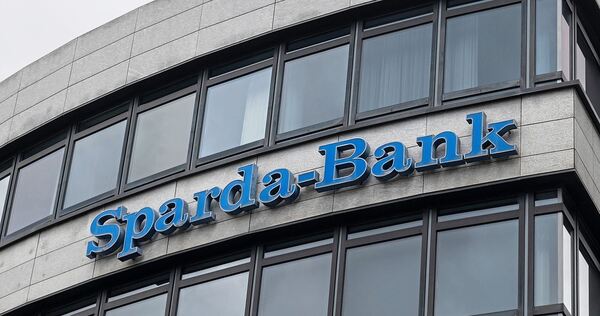 Bereits im vergangenen Sommer wurde die Sparda-Bank durch die Verbraucherzentrale abgemahnt.
