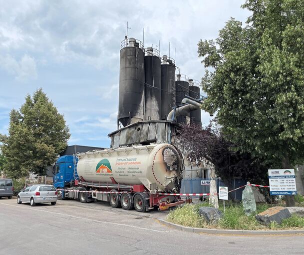 Rund 1,5 Millionen Euro Schaden richtete das Großfeuer auf dem Firmengelände an.