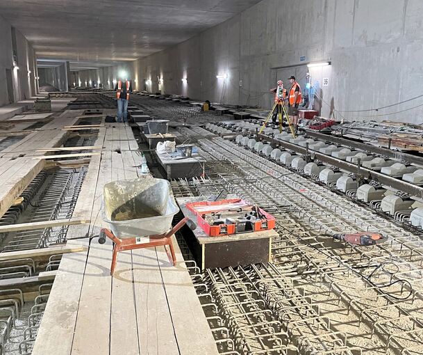 Blick vom neuen S-Bahntunnel aus in Richtung des Bestands.