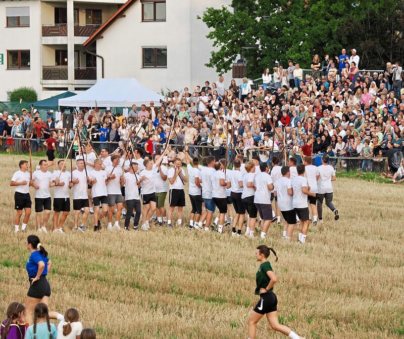 Alle Abläufe sitzen bei der Tanzgruppe aus Markgröningen. Alle Abläufe sitzen bei der Tanzgruppe aus Markgröningen.