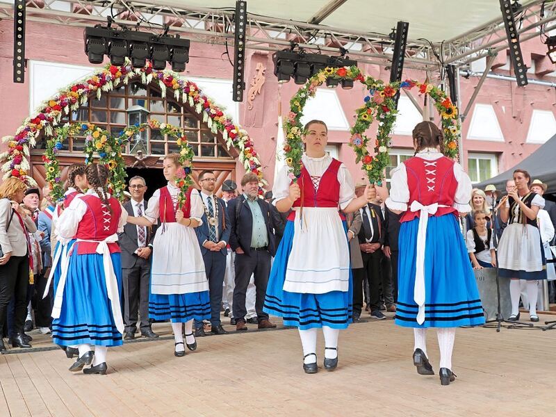 Traditioneller Tanz zum Start des offiziellen Teils