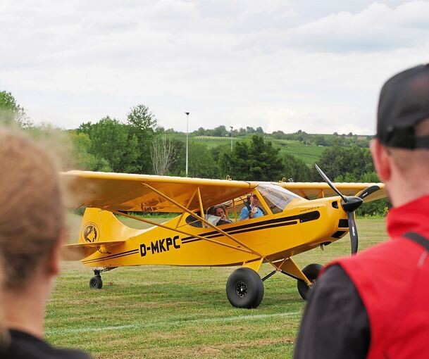 Ein Flieger, bevor er abhebt.