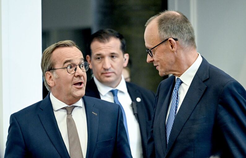 Pressekonferenz nach Kabinettssitzung im Bendlerblock Pressekonferenz nach Kabinettssitzung im Bendlerblock