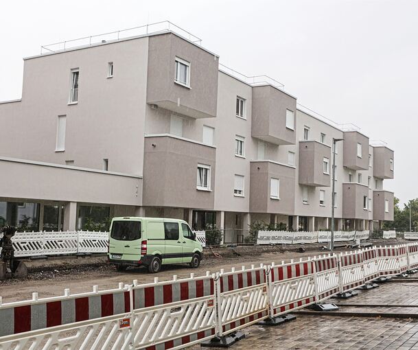 Die Weichselstraße muss noch fertig werden, die 74 Wohnungen sind aber längst bezugsfertig. Ein gutes Fünftel ist weiter nicht vermietet.