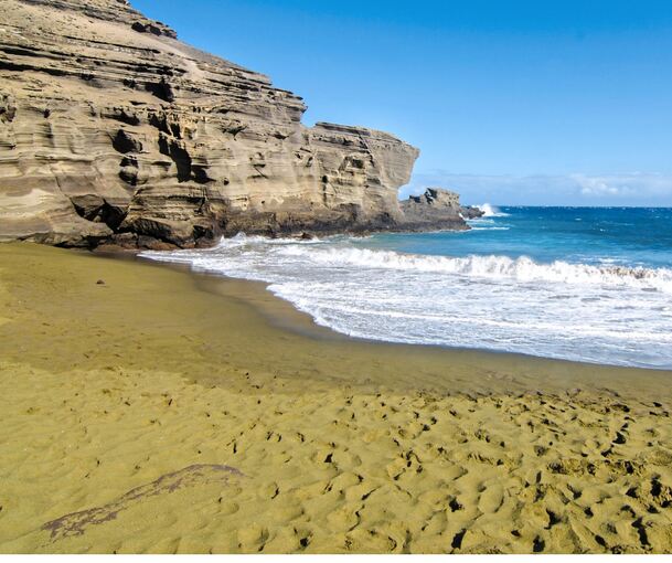 Auf Hawaii schimmert der Sand olivgrün.