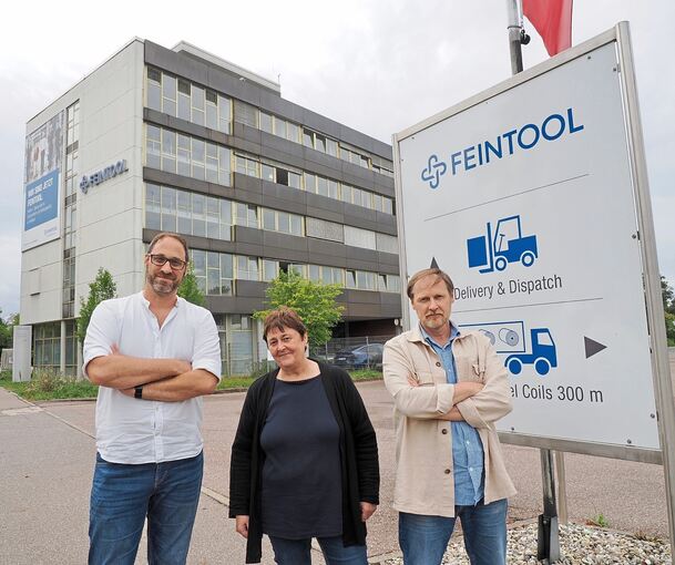 Gewerkschaftssekretär Markus Linnow (links), die stellvertretende Betriebsrätin Cornelia Jahke (mitte) und Betriebsratsvorsitzen