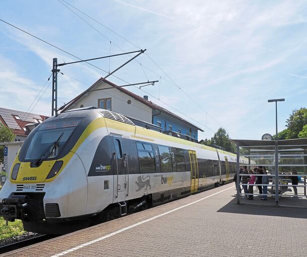 Zweimal stündlich hält der Metropolexpress in der Kleinstadt.