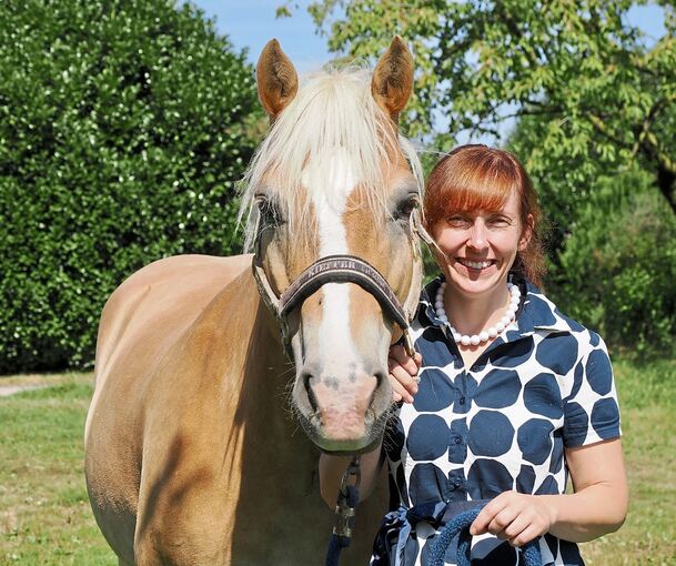 In der TV-Sendung zeigt Lara Jenner ihr Leben und ihre Arbeit auf dem Jennerhof und lädt fünf Landwirtinnen aus dem Südwesten zu sich ein.