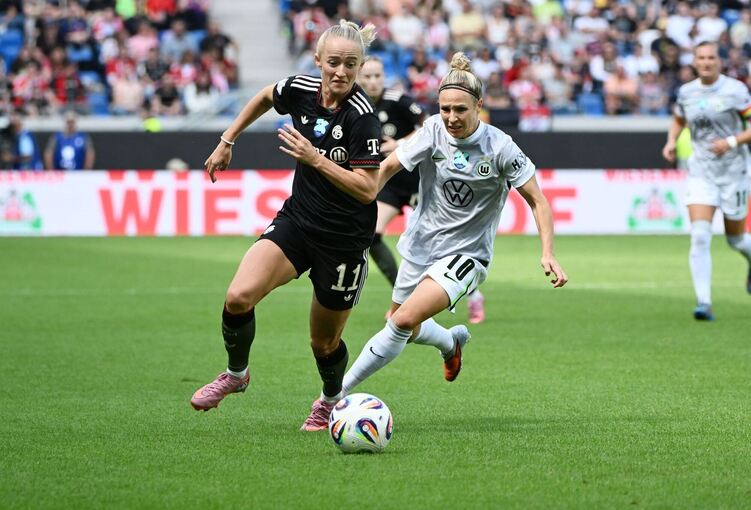 Frauen: DFB-Supercup, Bayern München - VfL Wolfsburg Frauen: DFB-Supercup, Bayern München - VfL Wolfsburg