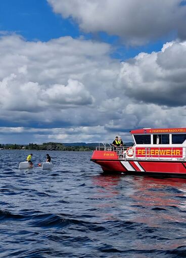 Katamaran kentert auf Bodensee