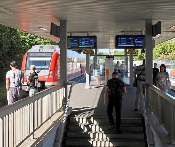 Die Bahnsteige sind sauber und barrierefrei erreichbar.