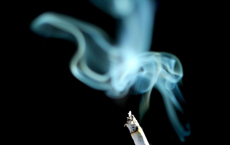 Zigarette und Zigarettenrauch