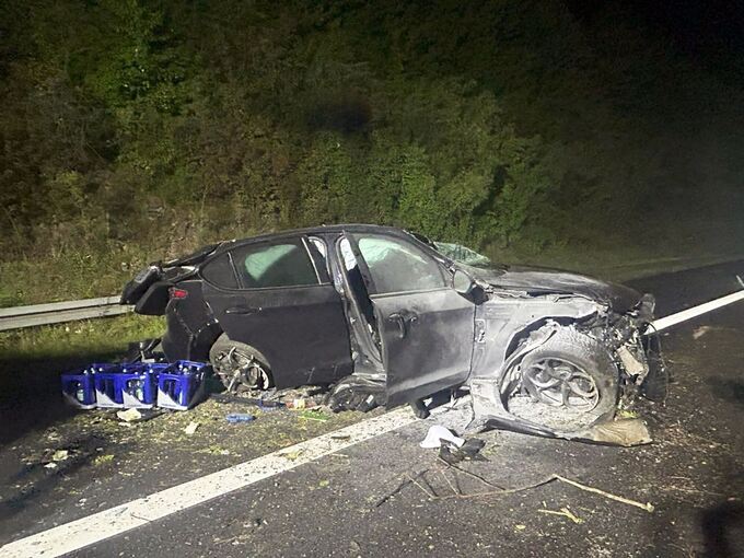 Zwei Verletzte bei Unfall auf der Autobahn 8 Zwei Verletzte bei Unfall auf der Autobahn 8