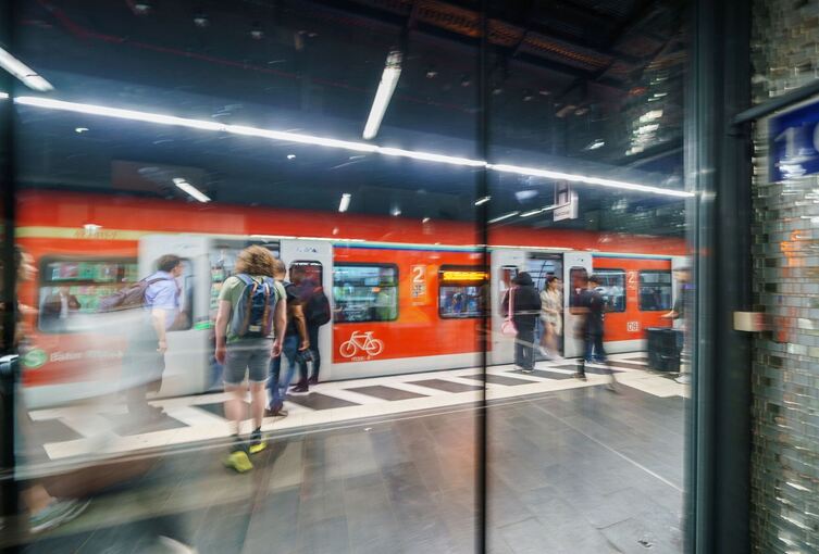 Studierende pendeln oft länger als Berufstätige