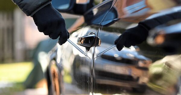 Unknown person scratches BMW on both sides in Bietigheim-Bissingen