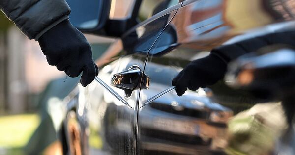 Ein Unbekannter hat den Lack eines BMW zerkratzt.