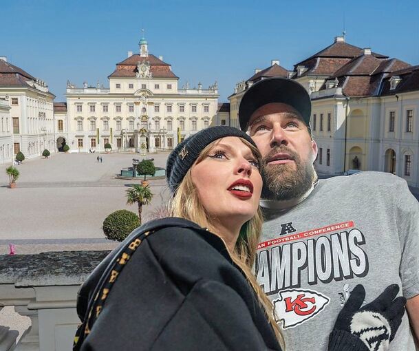 Bisher nur als Fotomontage: Taylor Swift und Travis Kelce im Residenzschloss Ludwigsburg.