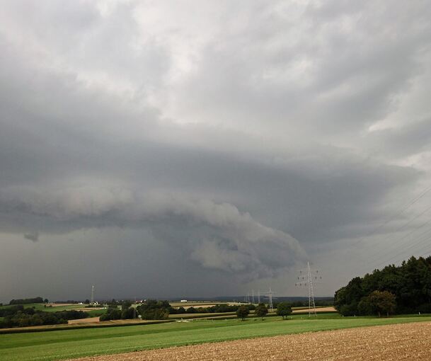 Dunkle Wolken: In Baden-Württemberg wird am Donnerstag vor heftigen Gewittern gewarnt.