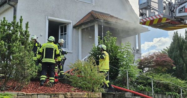 Wohnhaus-in-Affalterbach-nach-Kellerbrand-unbewohnbar-Helfende-Nachbarn-betreuen-Bewohner