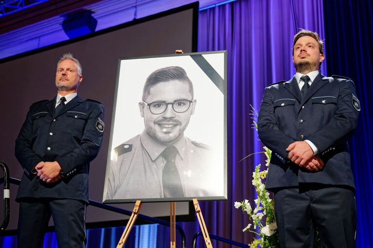 Gedenkfeier für getöteten Polizisten